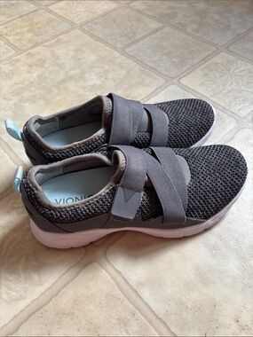 Vionic Women's Aimmy Active Sneakers Slip On Walking Shoes
Gray Size 8.5
